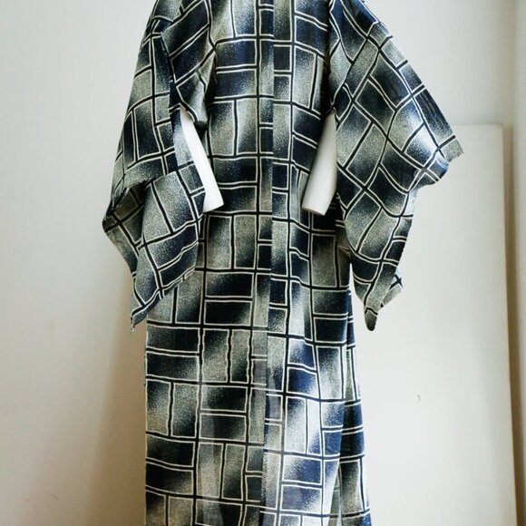Vintage Lighweight Geometric Print  Kimono - Picture 8 of 9